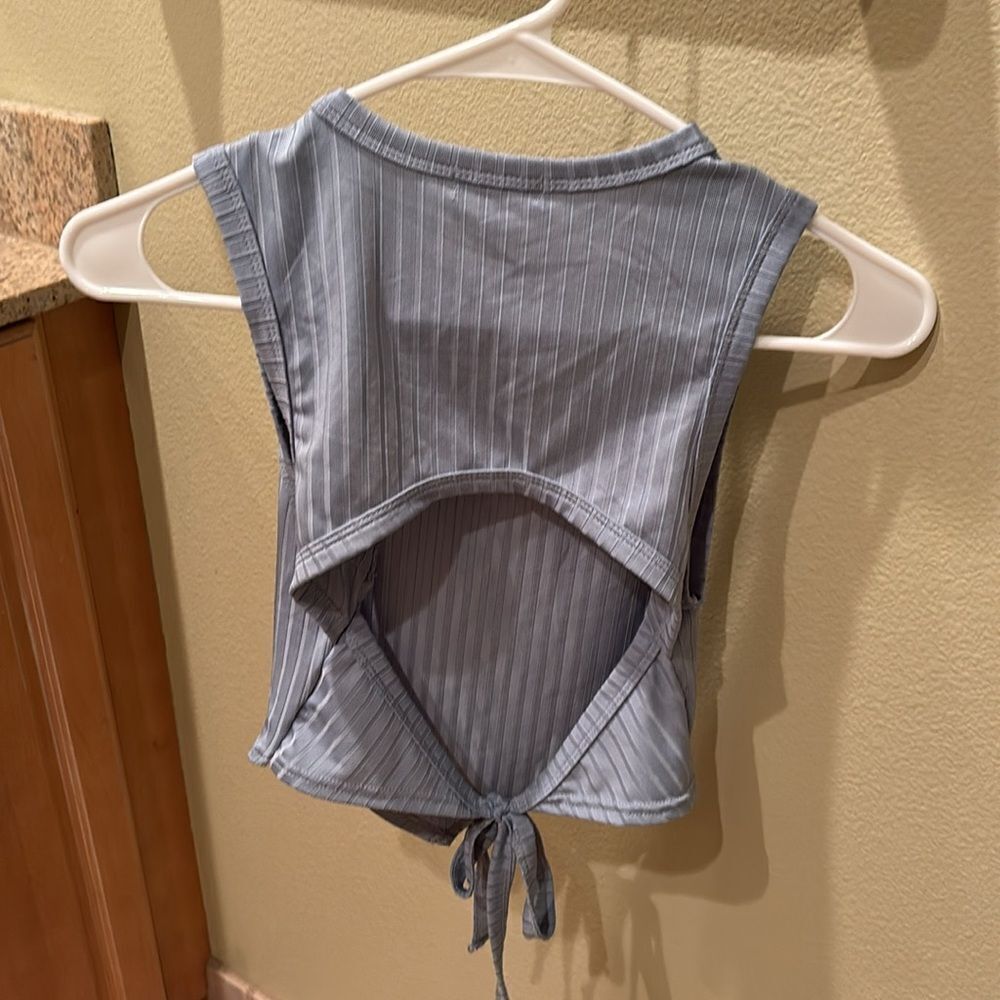 Better Be woman's silky baby blue striped shirt with a cut out in the back - Picture 7 of 12
